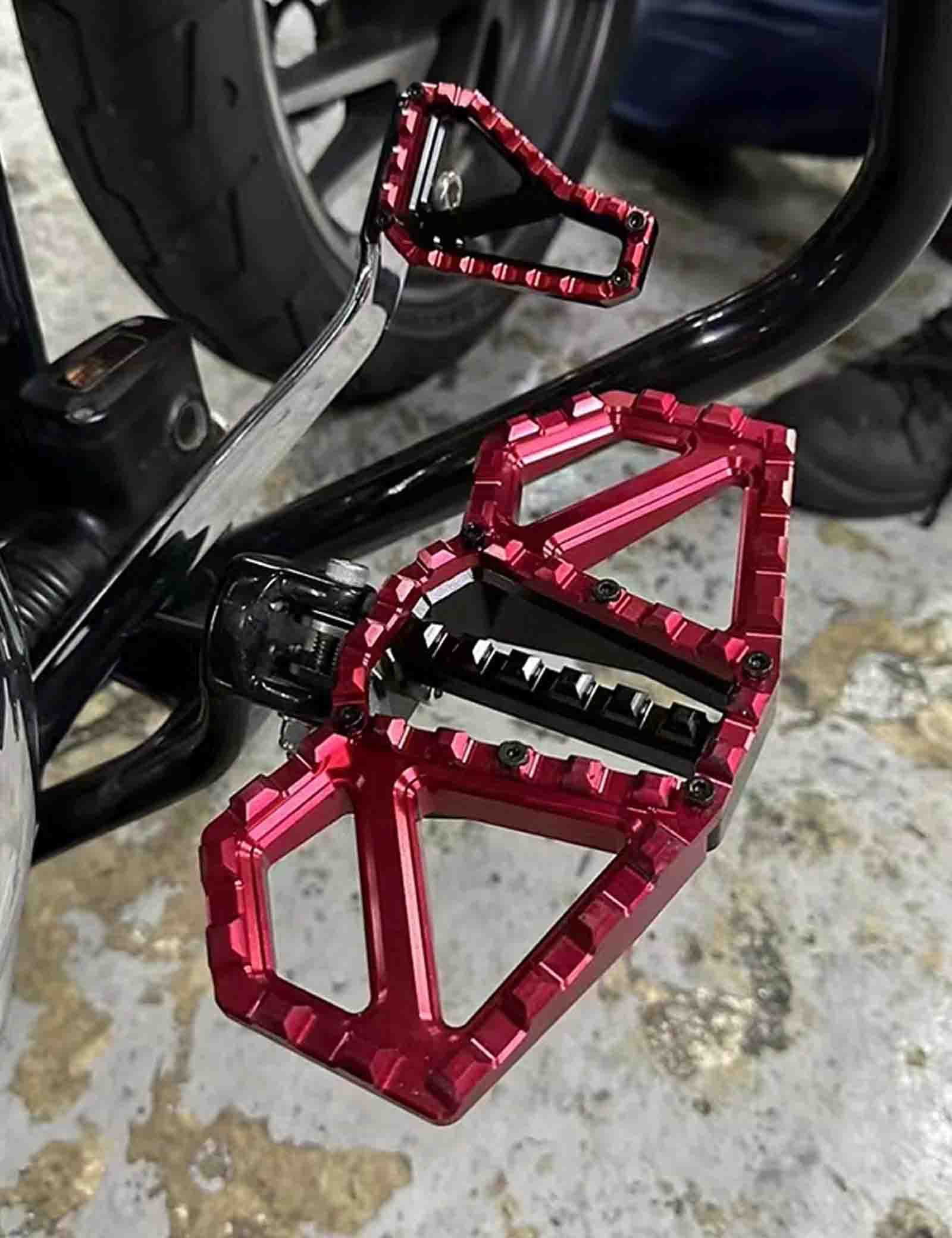 Wide Anti-Slip Footpegs for Harley Touring Softail Dyna Sportster - Image 2