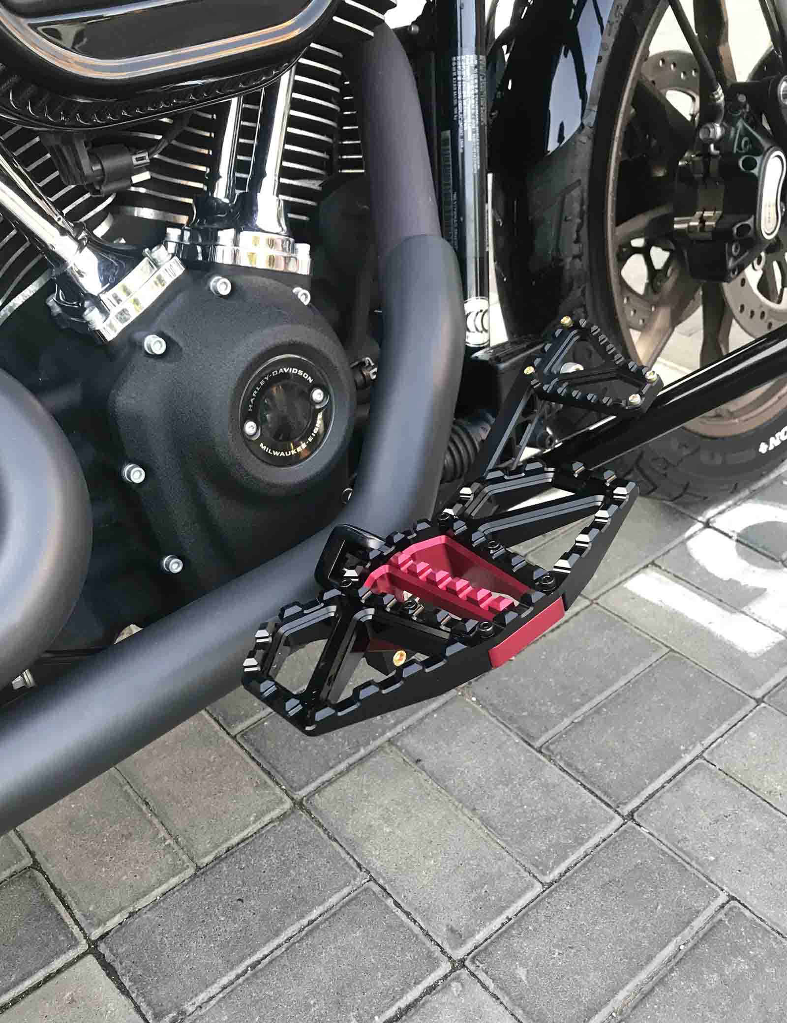 Wide Anti-Slip Footpegs for Harley Touring Softail Dyna Sportster - Image 4