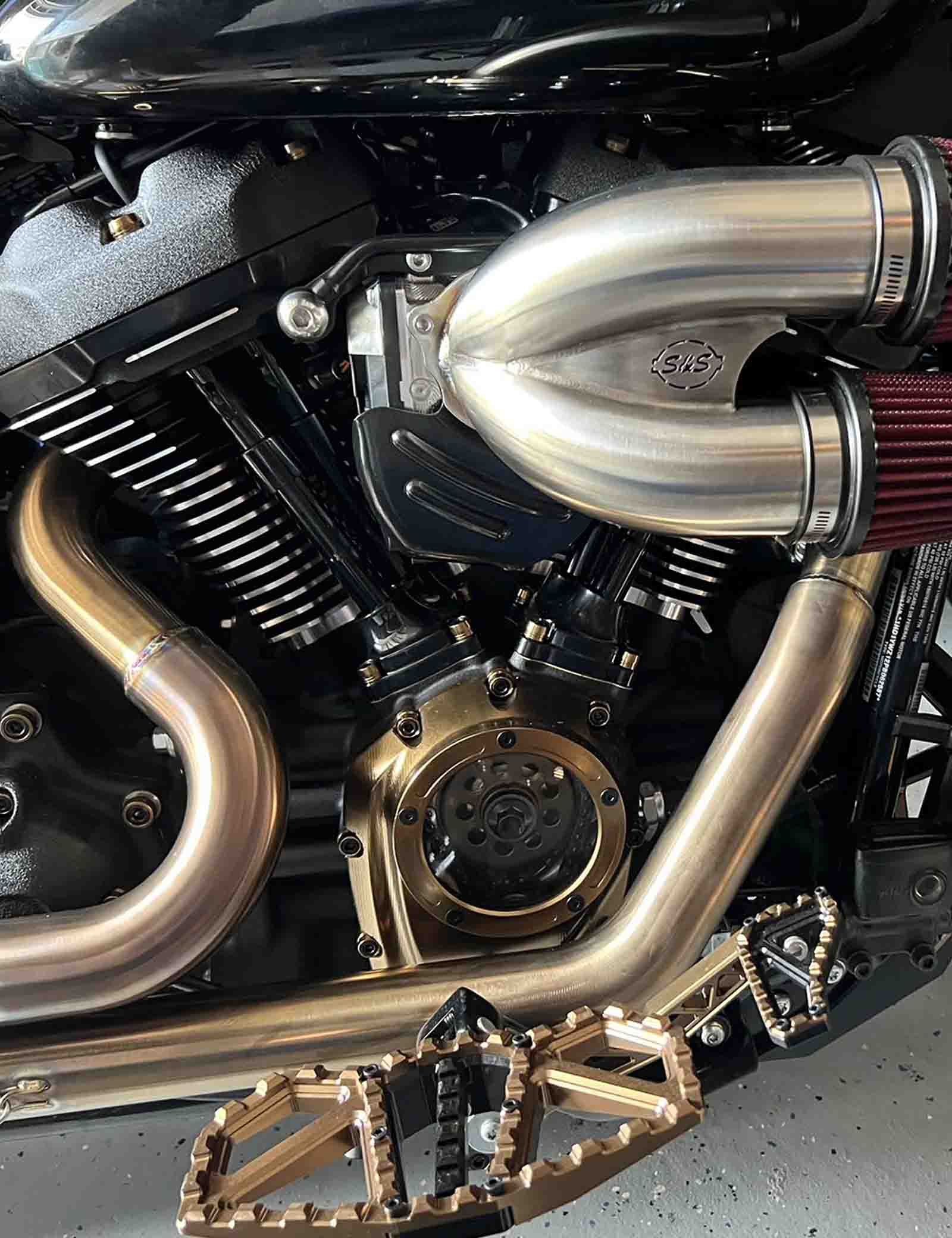 Wide Anti-Slip Footpegs for Harley Touring Softail Dyna Sportster - Image 7