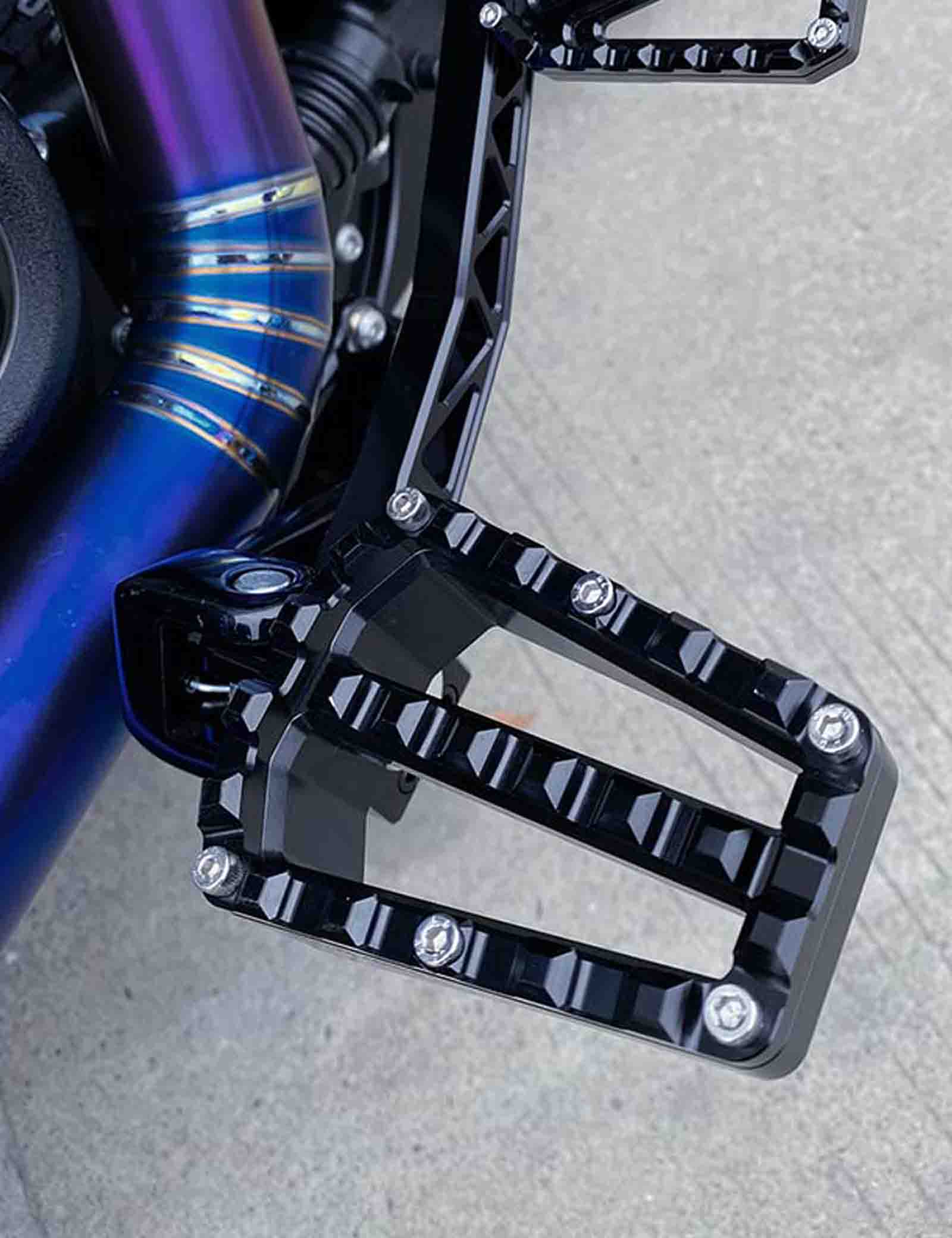 Wide Anti-Slip Footpegs for Harley Touring Softail Dyna Sportster - Image 9