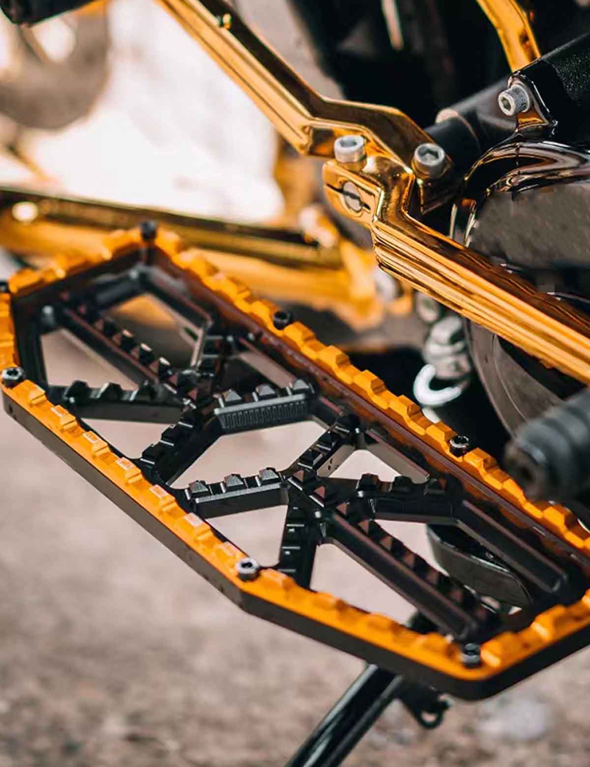 Driver Floorboards Footpegs | 2014-after Harley Touring Road Glide, Street Glide, Road King Models - Image 2