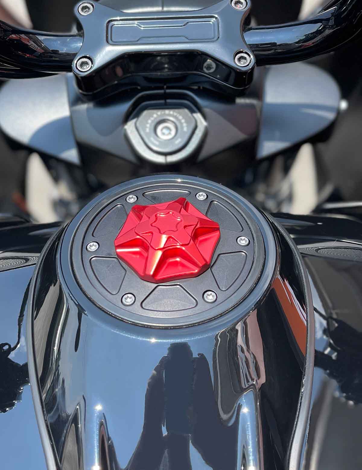 Lockable Gas Fuel Tank Cap | Aluminum Alloy | Harley 2023-2025 Touring Road Glide Street Glide CVO Road Glide ST - Image 4