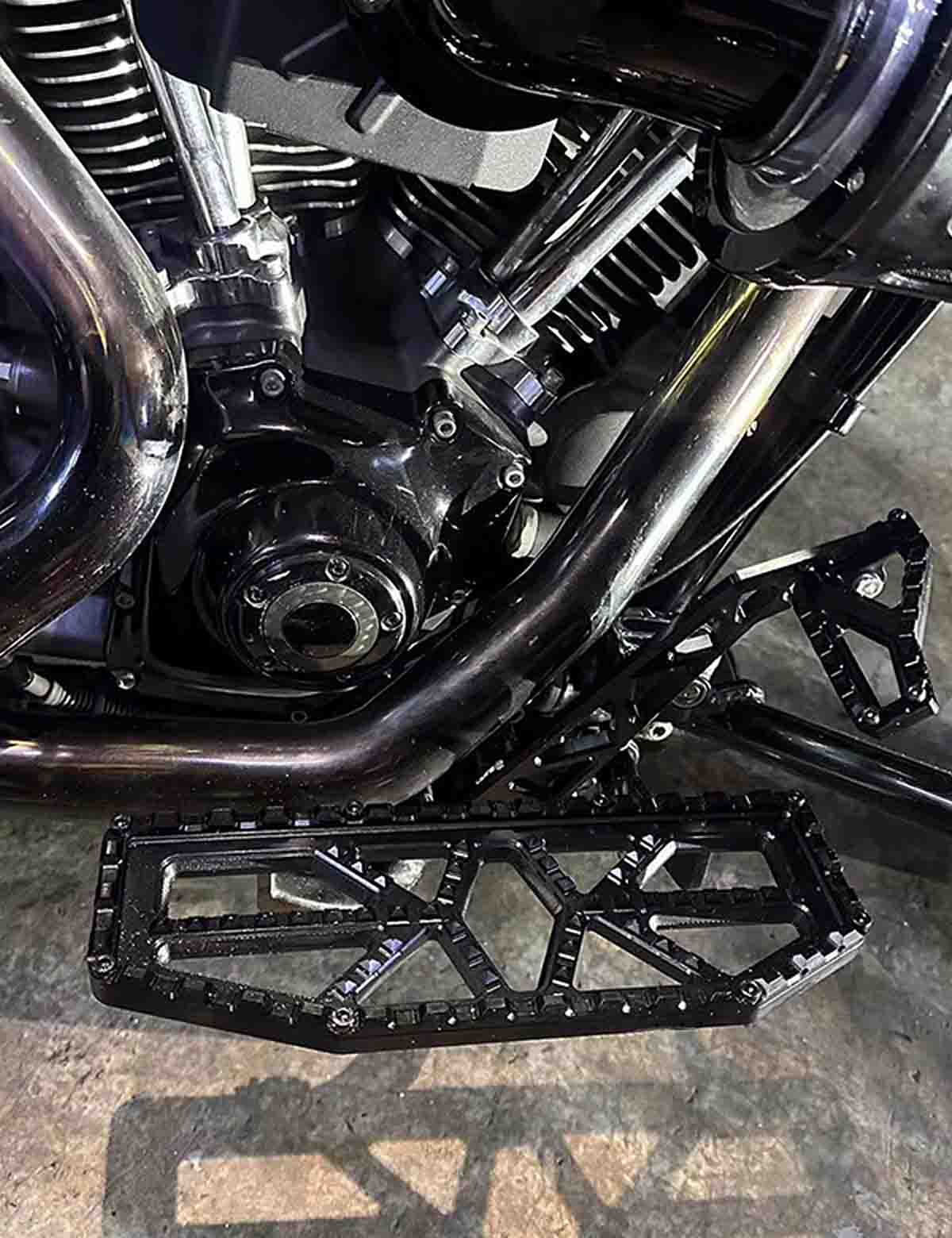 Driver Floorboards Footpegs | 2014-after Harley Touring Road Glide, Street Glide, Road King Models - Image 5