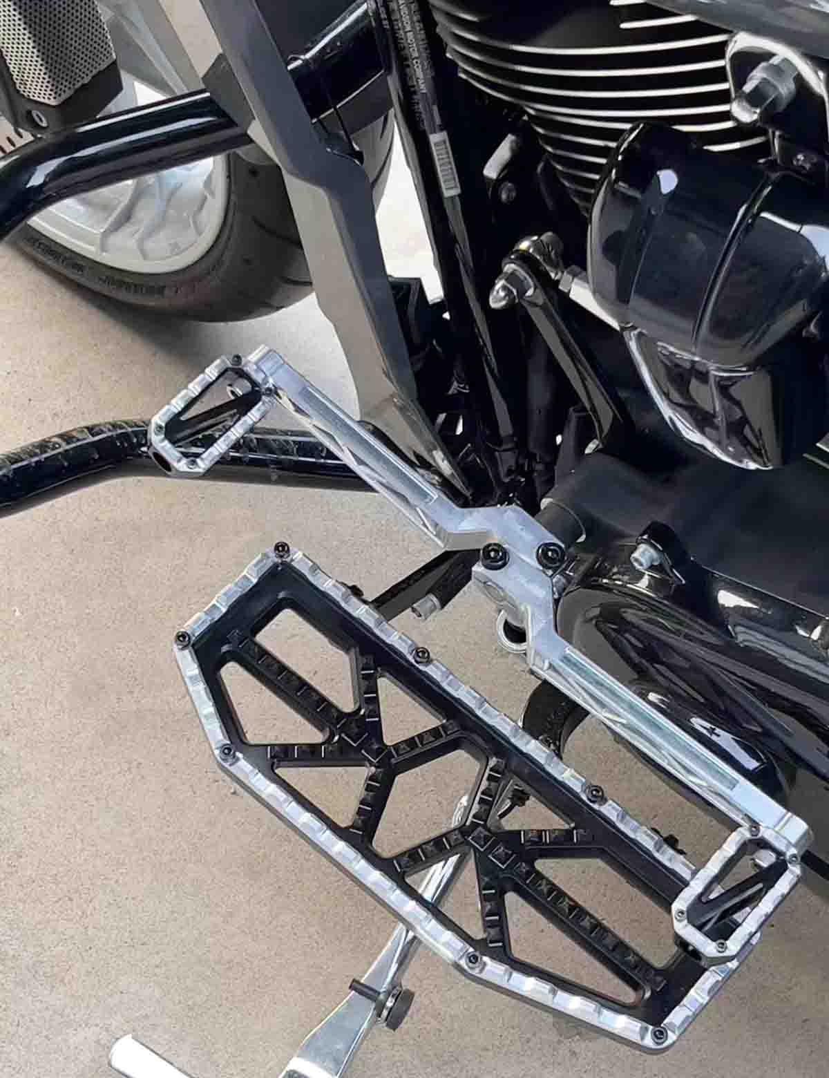 Gear Shift Lever Aluminium Alloy | Harley Front-Control Road Glide Street Glide Road King and CVO Models - Image 4