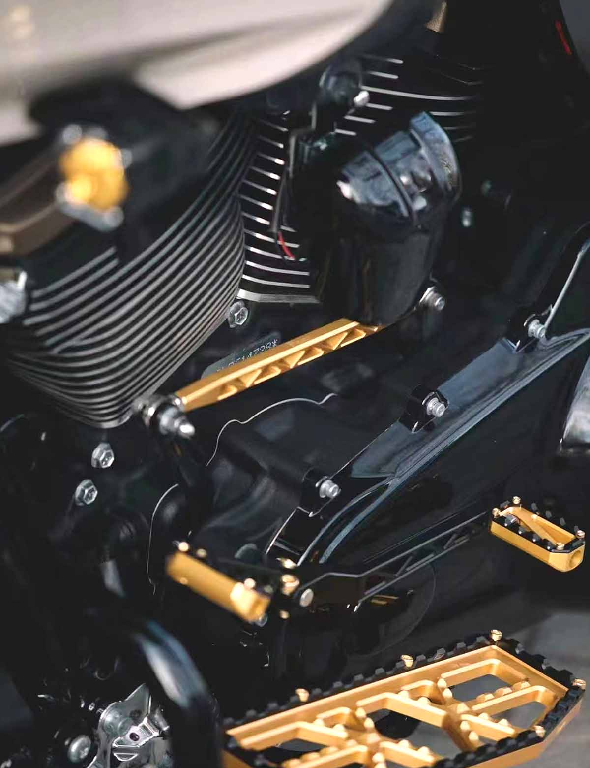 Gear Shift Lever Aluminium Alloy | Harley Front-Control Road Glide Street Glide Road King and CVO Models - Image 9
