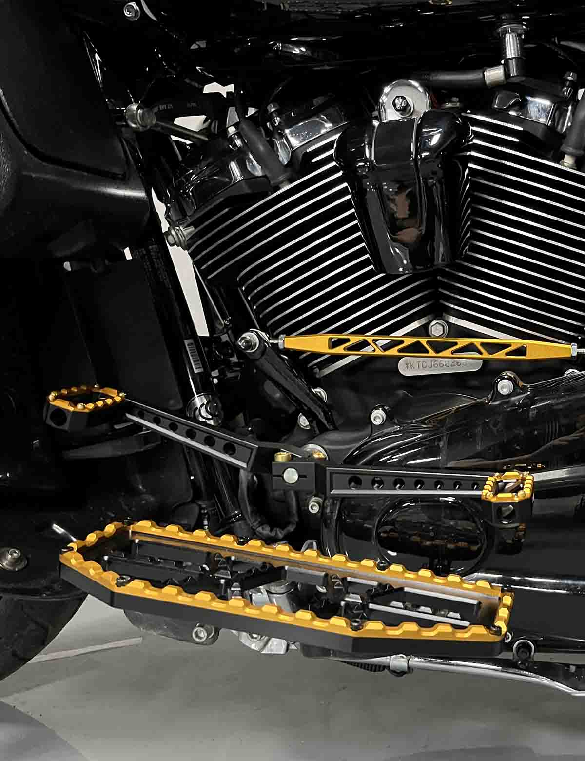 Shift Lever & Shift Peg | 2018-after Harley M8 Softail Mid-Control Models - Image 6