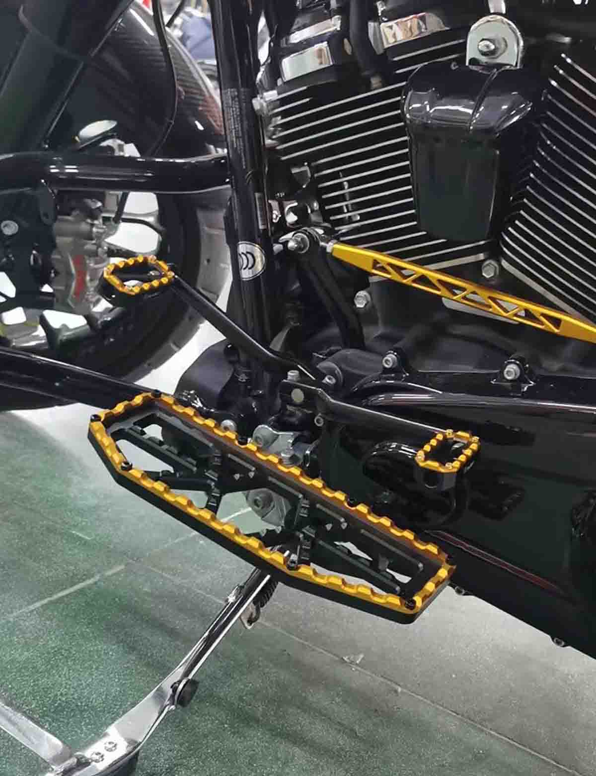 Shift Lever & Shift Peg | 2018-after Harley M8 Softail Mid-Control Models - Image 8