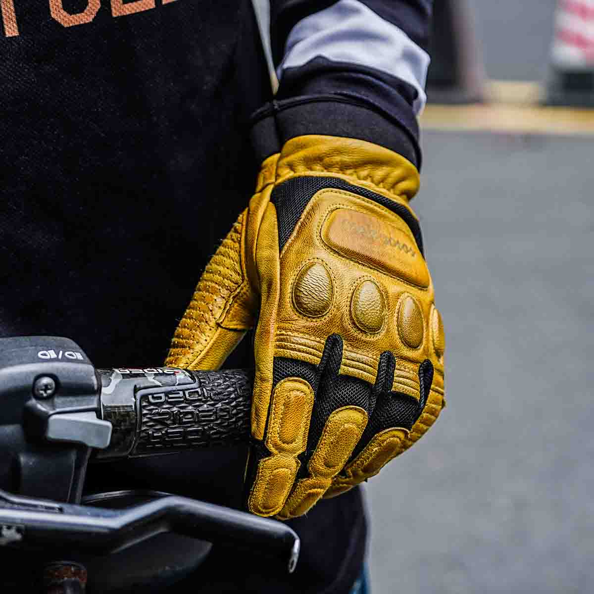 Retro Leather Motorcycle Gloves | Breathable Touchscreen Shockproof Anti-Slip Hard Knuckles Thickened Palm Pad - Image 10