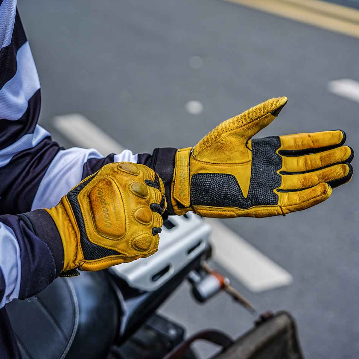 Retro Leather Motorcycle Gloves | Breathable Touchscreen Shockproof Anti-Slip Hard Knuckles Thickened Palm Pad - Image 8