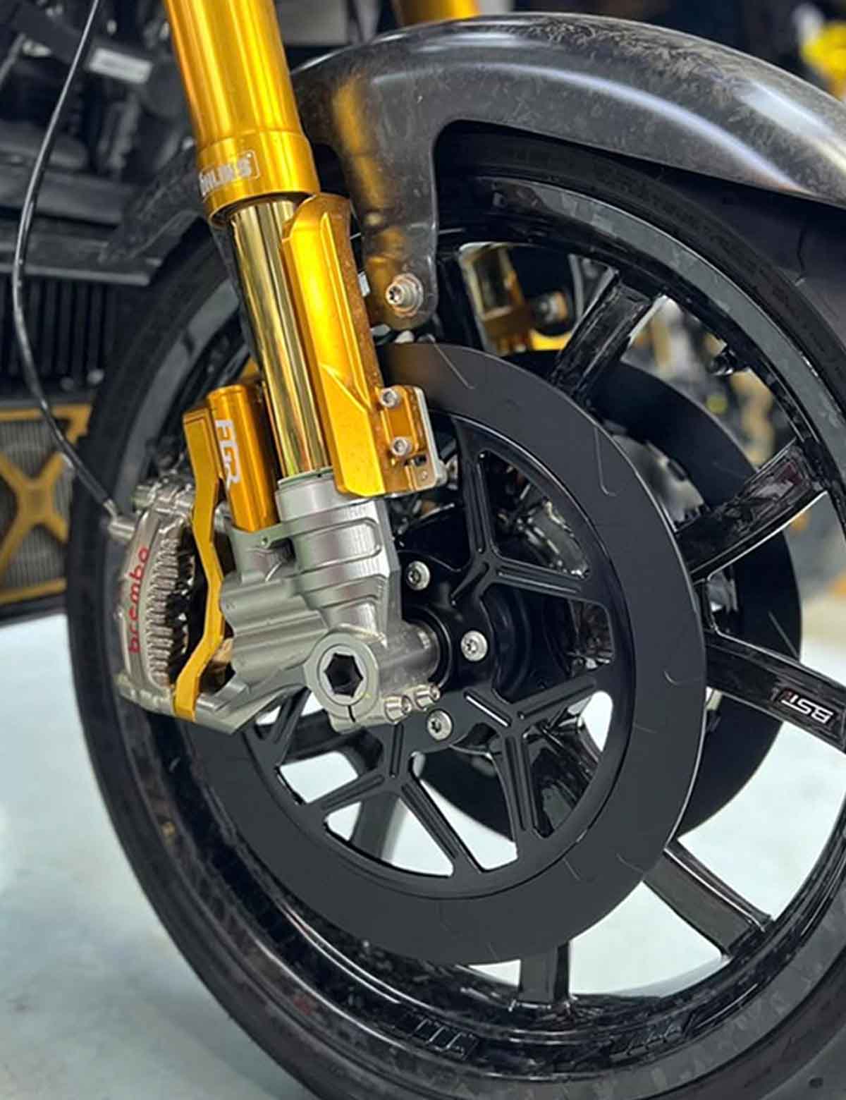 Radial Brake Caliper Bracket | Harley Glide with Öhlins FGR300/ FF520 Inverted Front Forks - Image 4